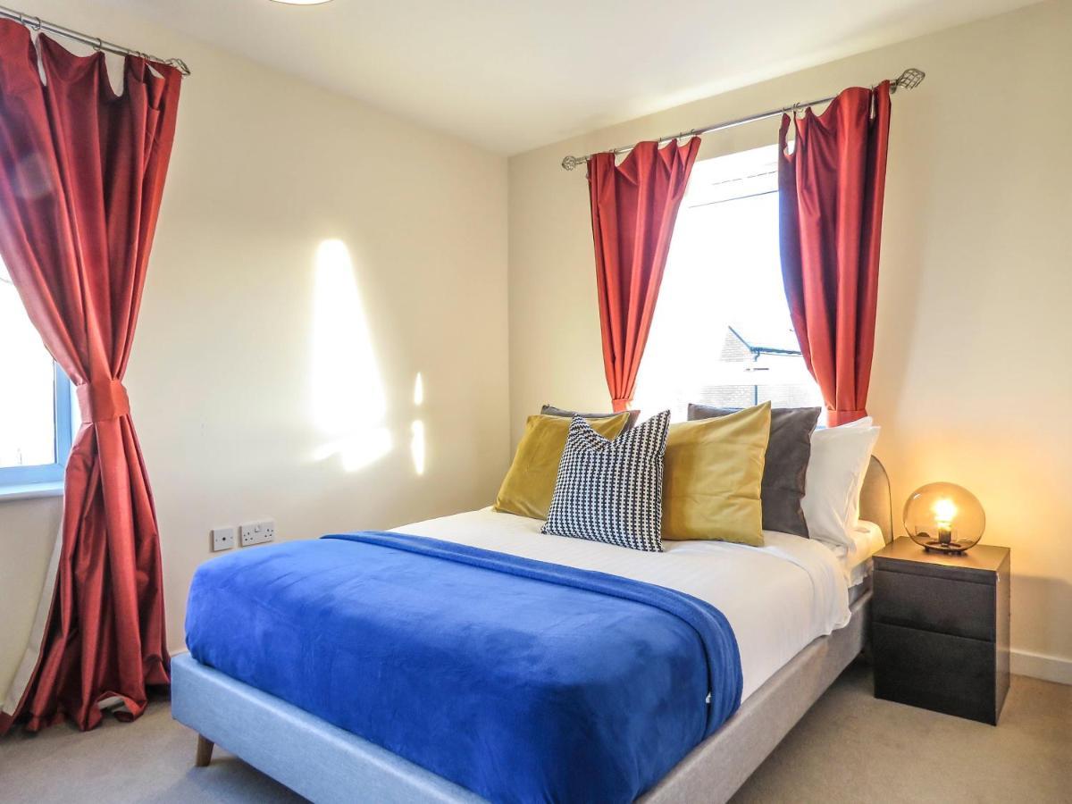 Tudors Esuites 4 Bedroom House Driveway & Garden 伯明翰 外观 照片